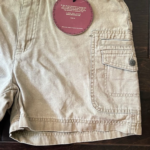 Lee Riveted Khaki cargo shorts NWT - Picture 2 of 12